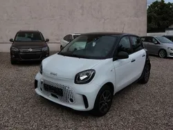 Weiß Gebraucht 2022 Smart ForFour Electric Drive Limousine | 9.990 € (Fairer Preis)