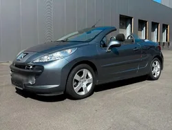 Silber Gebraucht 2009 Peugeot 207 Coupé | 2.500 €