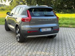 Grau Gebraucht 2017 Volvo XC40 SUV | 22.500 € (Teuer)