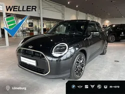 Midnight black metallic (schwarz) Gebraucht 2024 Mini Cooper Favoured Kleinwagen | 30.301 € (Guter Preis)