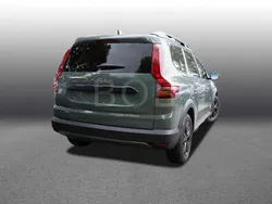 Grün Gebraucht 2025 Dacia Jogger Extreme Van | 28.449 € (Fairer Preis)