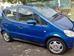 Blau Gebraucht 2000 Mercedes A140 Kleinwagen | 1.200 €