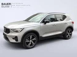 Silver dawn metallic Gebraucht 2024 Volvo XC40 Plus SUV | 37.990 € (Fairer Preis)