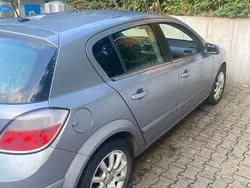 Grau Gebraucht 2004 Opel Astra Elegance Limousine | 1.050 € (Guter Preis)