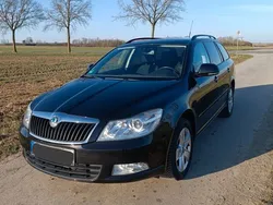 Schwarz Gebraucht 2010 Skoda Octavia Kombi | 3.950 € (Fairer Preis)