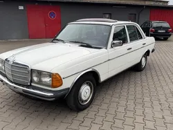 Weiß Gebraucht 1983 Mercedes 230 Limousine | 4.500 €
