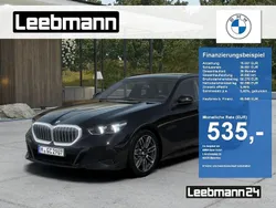 Saphirschwarz metallic Neu 2025 BMW 520 M Sport Kombi | 65.949 € (Teuer)