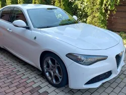Weiß Gebraucht 2017 Alfa Romeo Giulia Lusso Limousine | 24.900 €