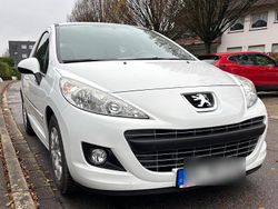 Weiß Gebraucht 2012 Peugeot 207 Urban Move Kleinwagen | 3.750 €