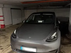 Silber Gebraucht 2023 Tesla Model Y Long Range SUV | 42.790 € (Fairer Preis)