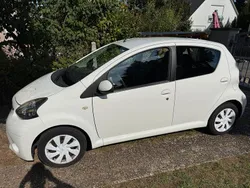 Weiß Gebraucht 2013 Toyota Aygo Kleinwagen | 5.000 € (Fairer Preis)