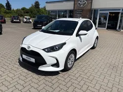 Weiß Neu 2024 Toyota Yaris Comfort Limousine | 16.950 € (Guter Preis)