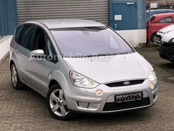 Silber Gebraucht 2009 Ford S-MAX Titanium Van / Kleinbus | 11.980 €