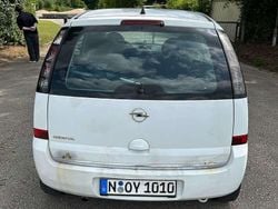 Weiß Gebraucht 2009 Opel Meriva Enjoy Van / Kleinbus | 790 € (Guter Preis)