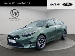 Grün Neu 2025 Kia Ceed Sportswagon Spirit Kombi | 33.490 € (Teuer)
