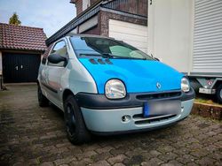 Grau Gebraucht 2004 Renault Twingo Kleinwagen | 2.000 €