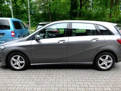 Grau Gebraucht 2016 Mercedes B180 Van / Kleinbus | 9.800 € (Fairer Preis)