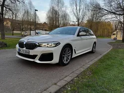 Weiß Gebraucht 2020 BMW 520 M Sport Kombi | 25.500 € (Teuer)