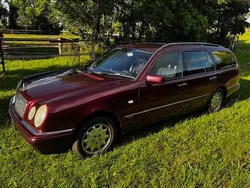 Rot Gebraucht 1997 Mercedes E230 Avantgarde Limousine | 6.850 € (Teuer)