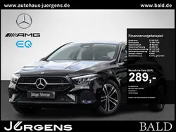 Metalliclack kosmosschwarz Gebraucht 2024 Mercedes A200 Progressive Limousine | 30.480 € (Fairer Preis)