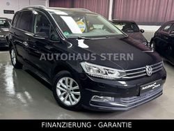 Schwarz Gebraucht 2016 VW Touran Van / Kleinbus | 18.180 € (Fairer Preis)