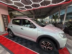 Grau Gebraucht 2018 Dacia Sandero Stepway Limousine | 10.485 € (Etwas zu teuer)