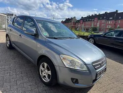 Grau Gebraucht 2009 Kia Ceed Attract Limousine | 1.790 € (Etwas zu teuer)