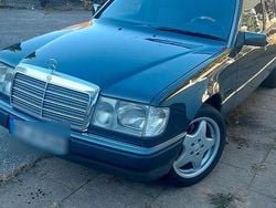 Schwarz Gebraucht 1993 Mercedes 200 Kleinwagen | 5.700 €
