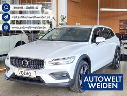 Weiß Gebraucht 2022 Volvo V60 CC Plus Kombi | 28.800 € (Fairer Preis)