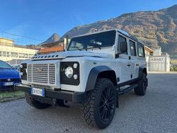 Weiß Gebraucht 2015 Land Rover Defender SE Kombi | 83.000 €
