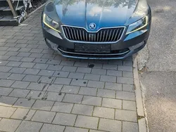 Grau Gebraucht 2016 Skoda Superb Limousine | 8.900 € (Teuer)
