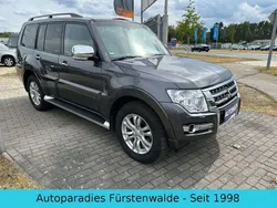 Grau Gebraucht 2016 Mitsubishi Pajero Top SUV | 26.850 € (Fairer Preis)