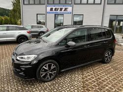 Schwarz Gebraucht 2024 VW Touran R-line Van / Kleinbus | 37.490 € (Etwas zu teuer)