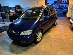 Blau Gebraucht 2005 Opel Zafira Njoy Van / Kleinbus | 2.499 € (Etwas zu teuer)