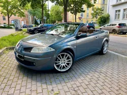 Grau Gebraucht 2007 Renault Mégane Cabriolet Dynamique Cabrio | 3.699 € (Etwas zu teuer)