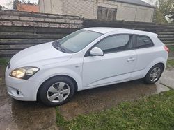 Weiß Gebraucht 2008 Kia Ceed Kleinwagen | 4.100 € (Etwas zu teuer)