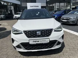 Weiß / midnight schwarz metall Gebraucht 2023 Seat Arona Xperience SUV | 21.990 € (Fairer Preis)