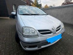 Grau Gebraucht 2004 Nissan Almera Tino Acenta Van / Kleinbus | 2.000 € (Fairer Preis)