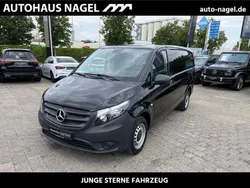Obsidianschwarz (metallic) Gebraucht 2023 Mercedes Vito Van / Kleinbus | 31.999 € (Fairer Preis)