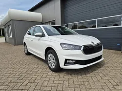 Candyweiß Neu 2025 Skoda Fabia Selection Limousine | 20.589 € (Fairer Preis)