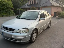 Grau Gebraucht 2003 Opel Astra Kleinwagen | 1.250 €
