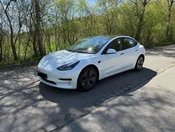 Weiß Gebraucht 2021 Tesla Model 3 Standard Range Plus Limousine | 22.699 € (Guter Preis)