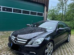 Schwarz Gebraucht 2009 Mercedes E250 AMG Coupé | 10.699 € (Fairer Preis)
