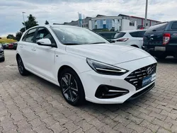 Weiß Gebraucht 2023 Hyundai i30 Limousine | 19.970 € (Etwas zu teuer)