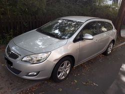 Silber metallic Gebraucht 2011 Opel Astra Edition Kombi | 4.000 € (Fairer Preis)