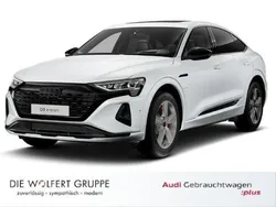 Weiß (gletscherweiß metallic) Gebraucht 2024 Audi Q8 Sportback e-tron Ambiente SUV | 59.900 €