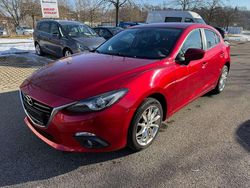 Rot Gebraucht 2016 Mazda 3 Limousine | 12.990 € (Fairer Preis)