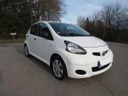 Weiß Gebraucht 2009 Toyota Aygo Basis Kleinwagen | 1.499 € (Teuer)
