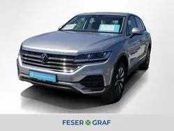 Oyster silver metallic Gebraucht 2024 VW Touareg Basis SUV | 61.840 €