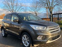 Grau Gebraucht 2018 Ford Kuga Titanium SUV | 10.900 € (Guter Preis)